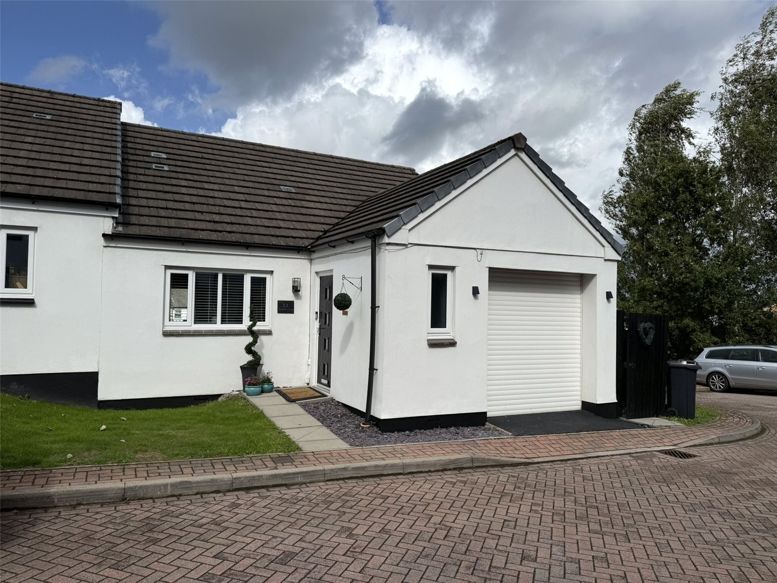 Austen Close, Par image 1