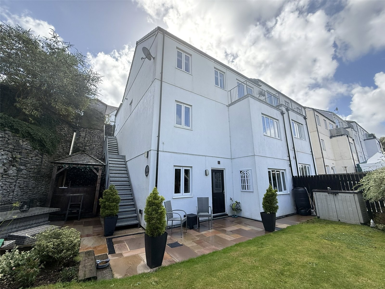 Austen Close, Par image 2