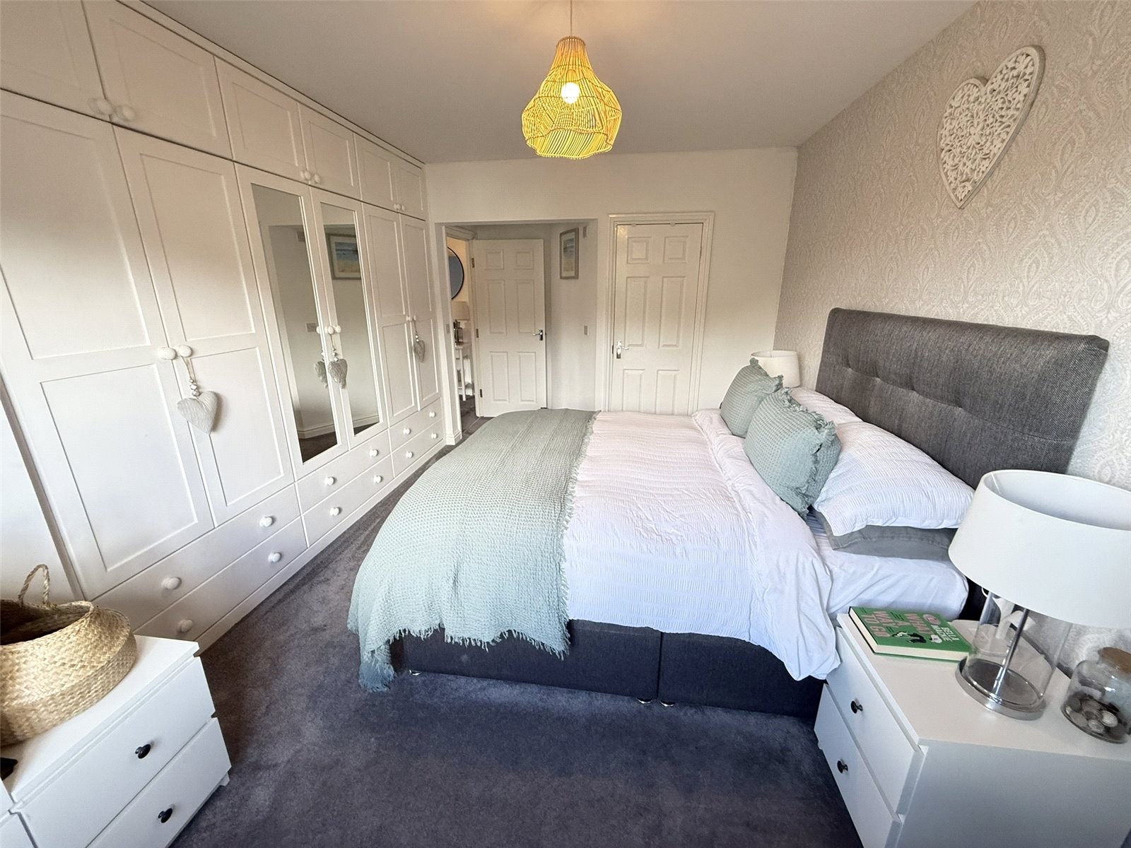 Austen Close, Par image 12