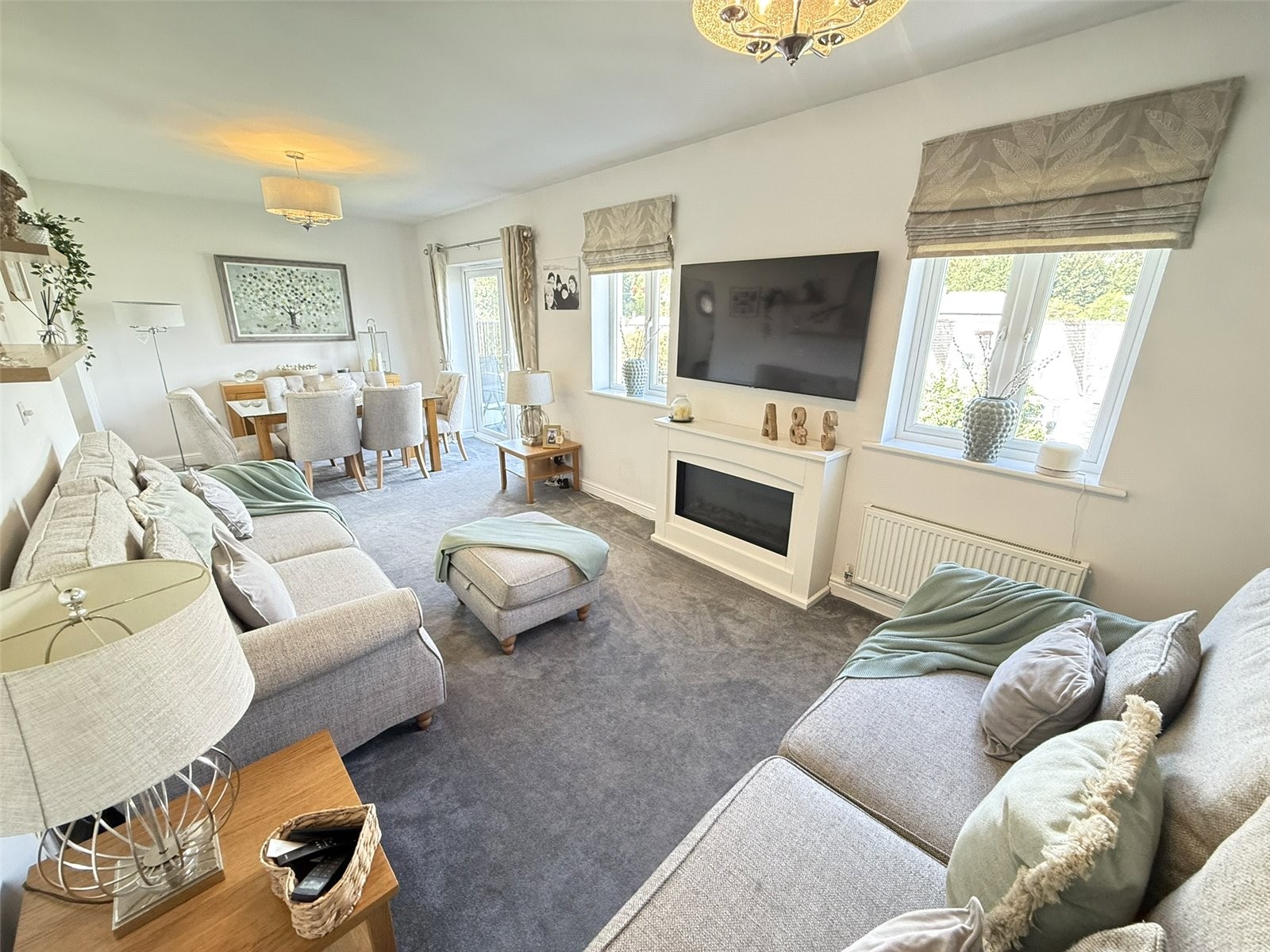 Austen Close, Par image 4