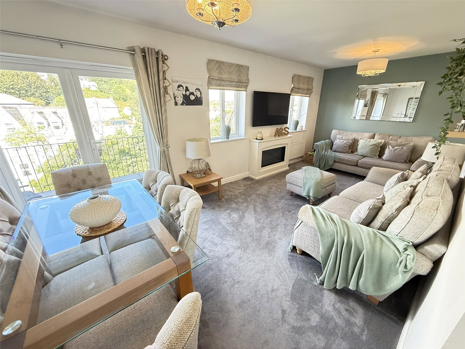 Austen Close, Par image 5