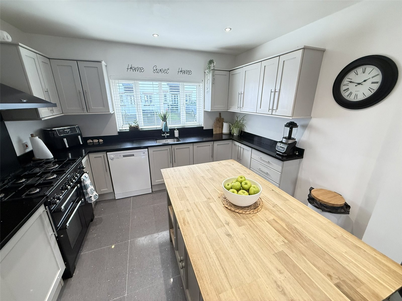 Austen Close, Par image 7