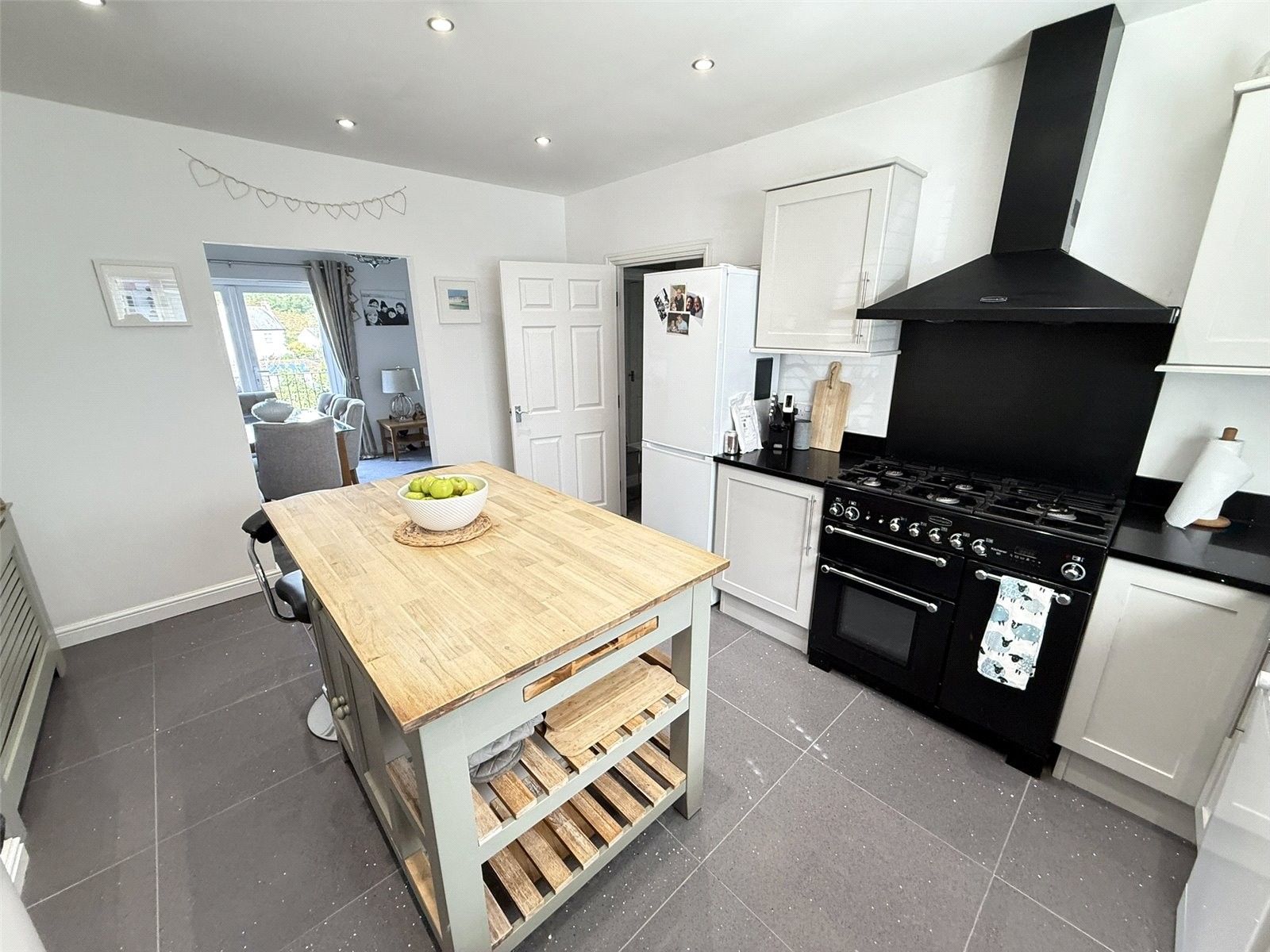 Austen Close, Par image 8