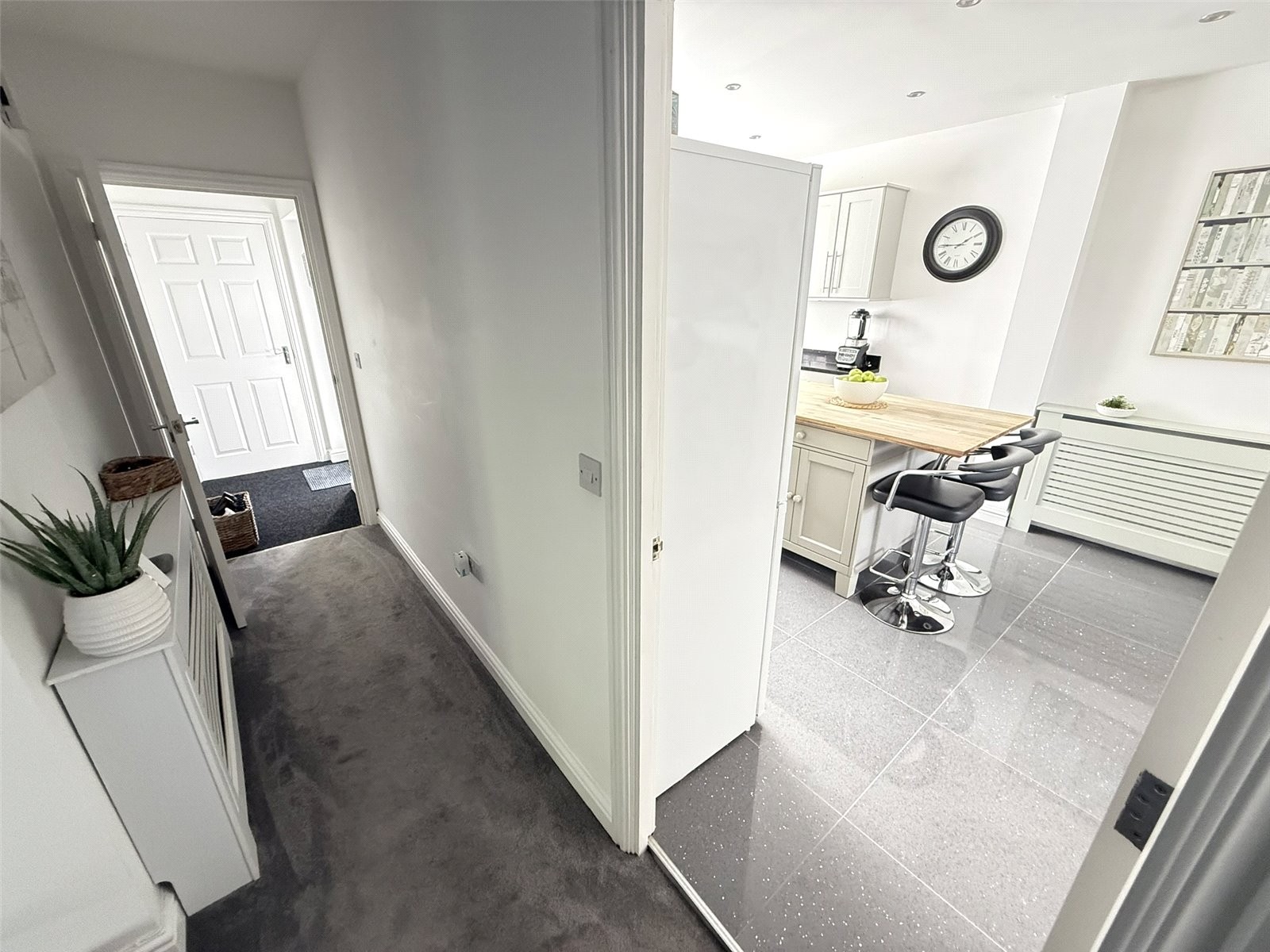 Austen Close, Par image 9