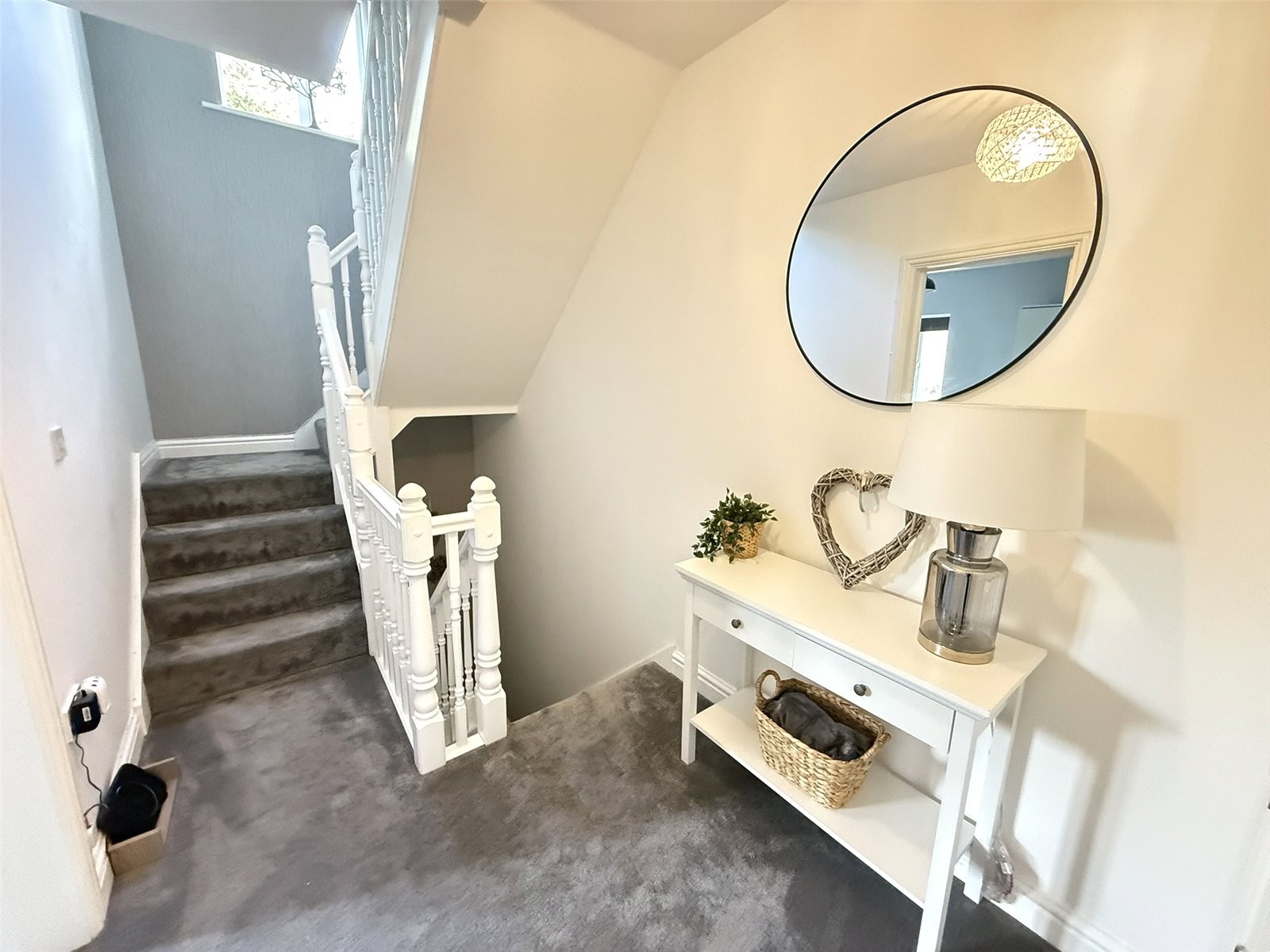 Austen Close, Par image 10