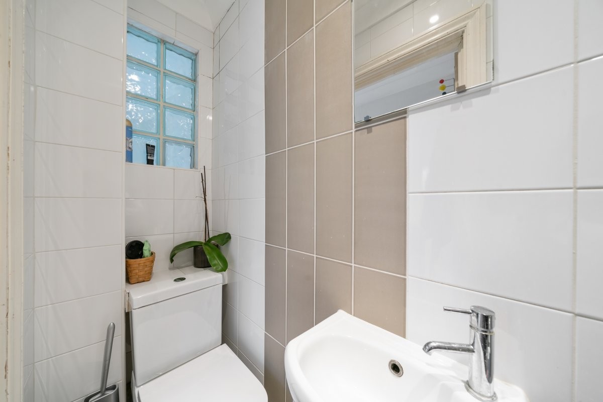 Hornsey road, Holloway image 7