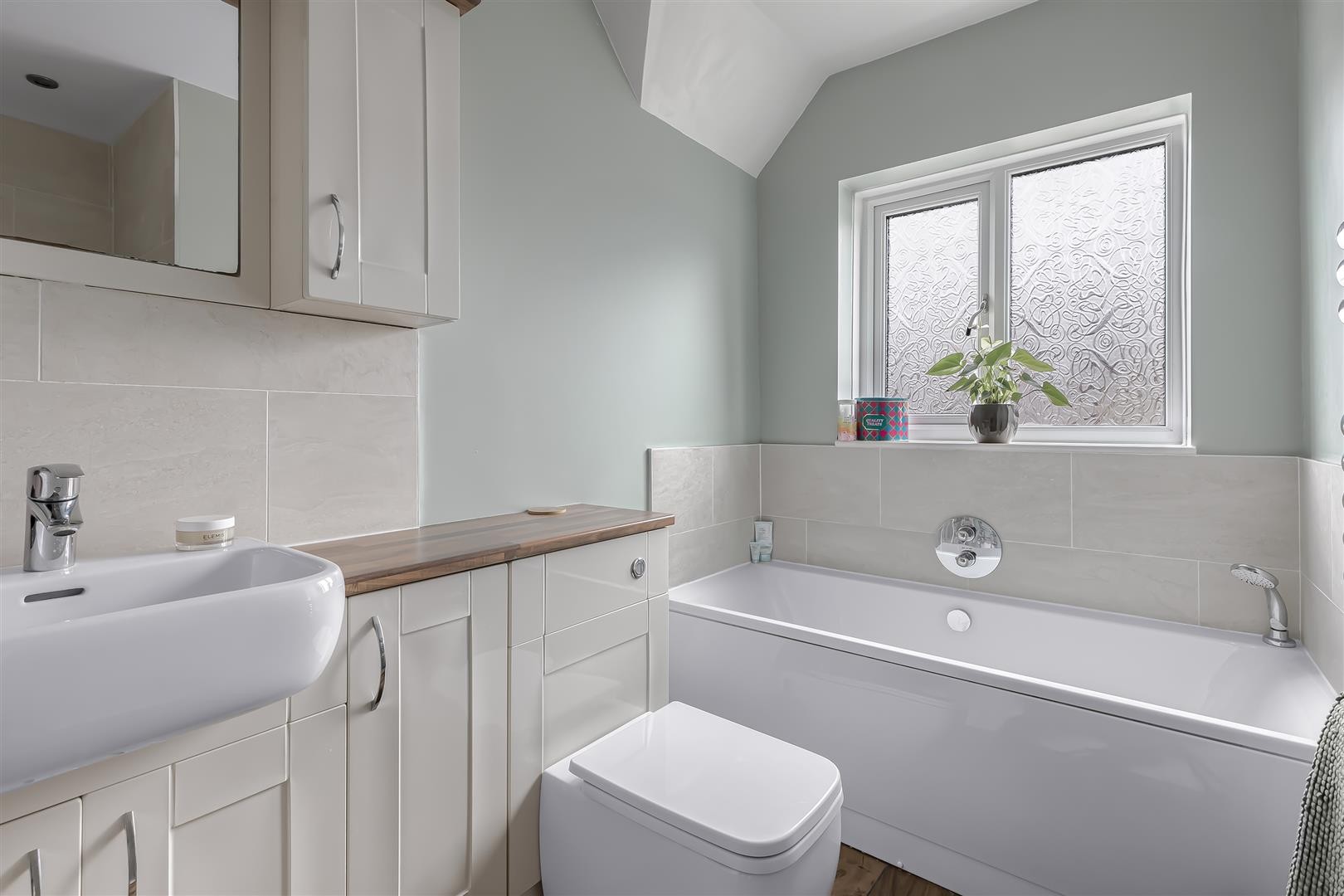 Shaw Lane Gardens, Guiseley image 5