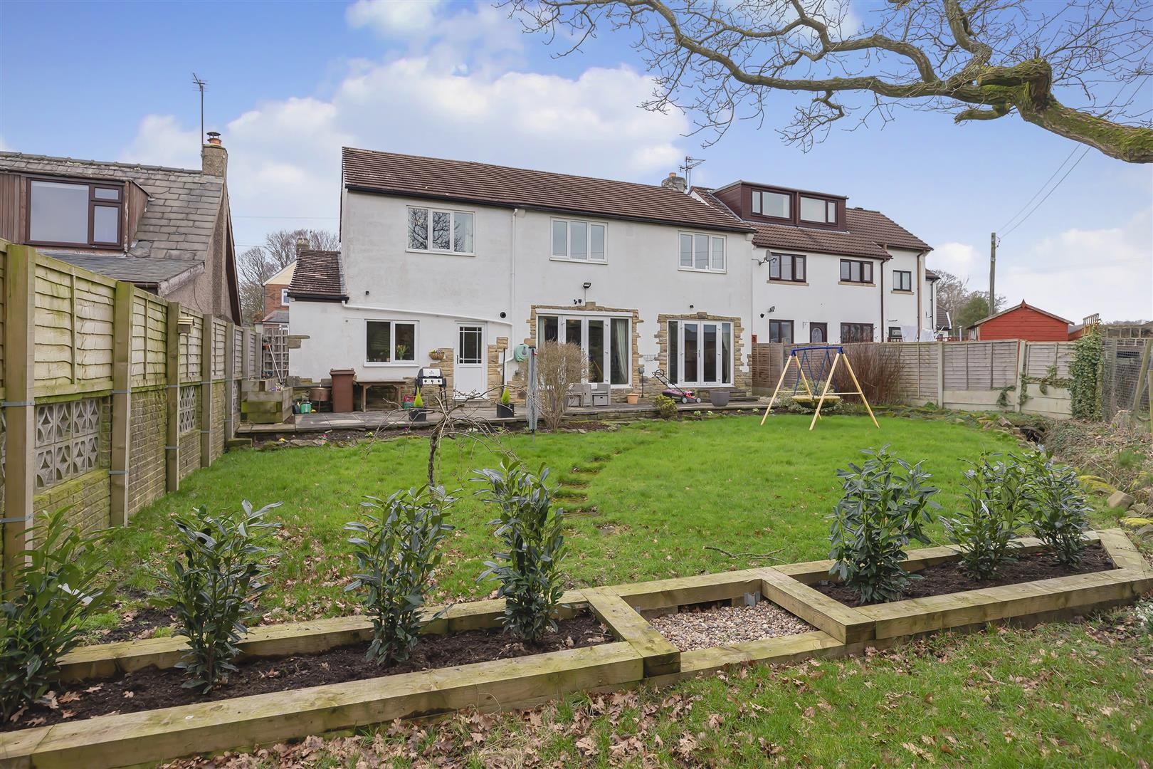 Shaw Lane Gardens, Guiseley image 6