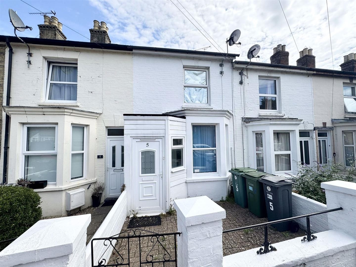 Arctic Road, Cowes image 1