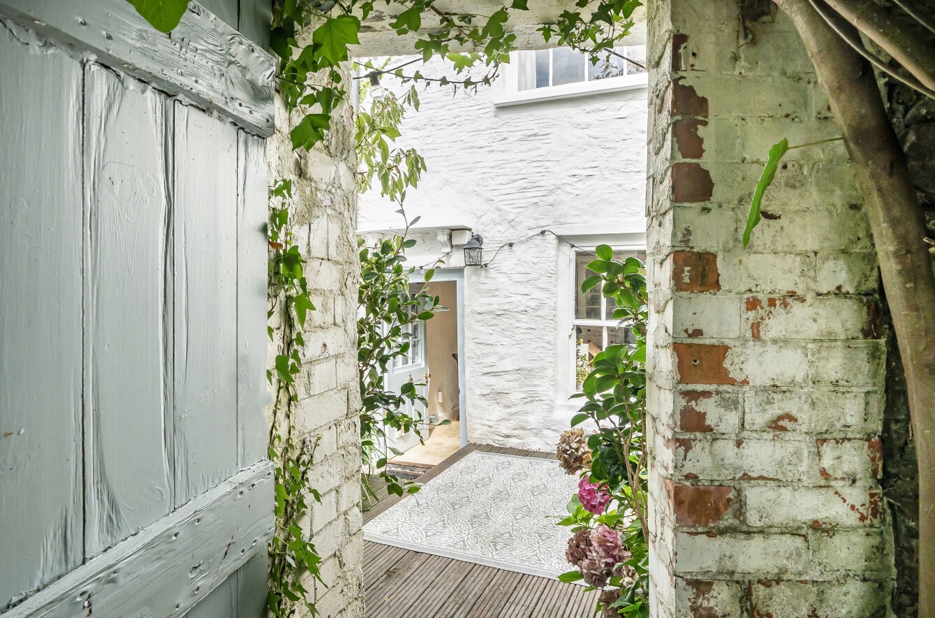 High Street, Dulverton, Somerset image 20