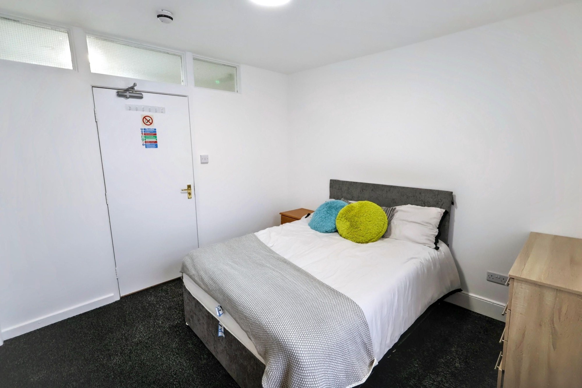Room 6 image 1