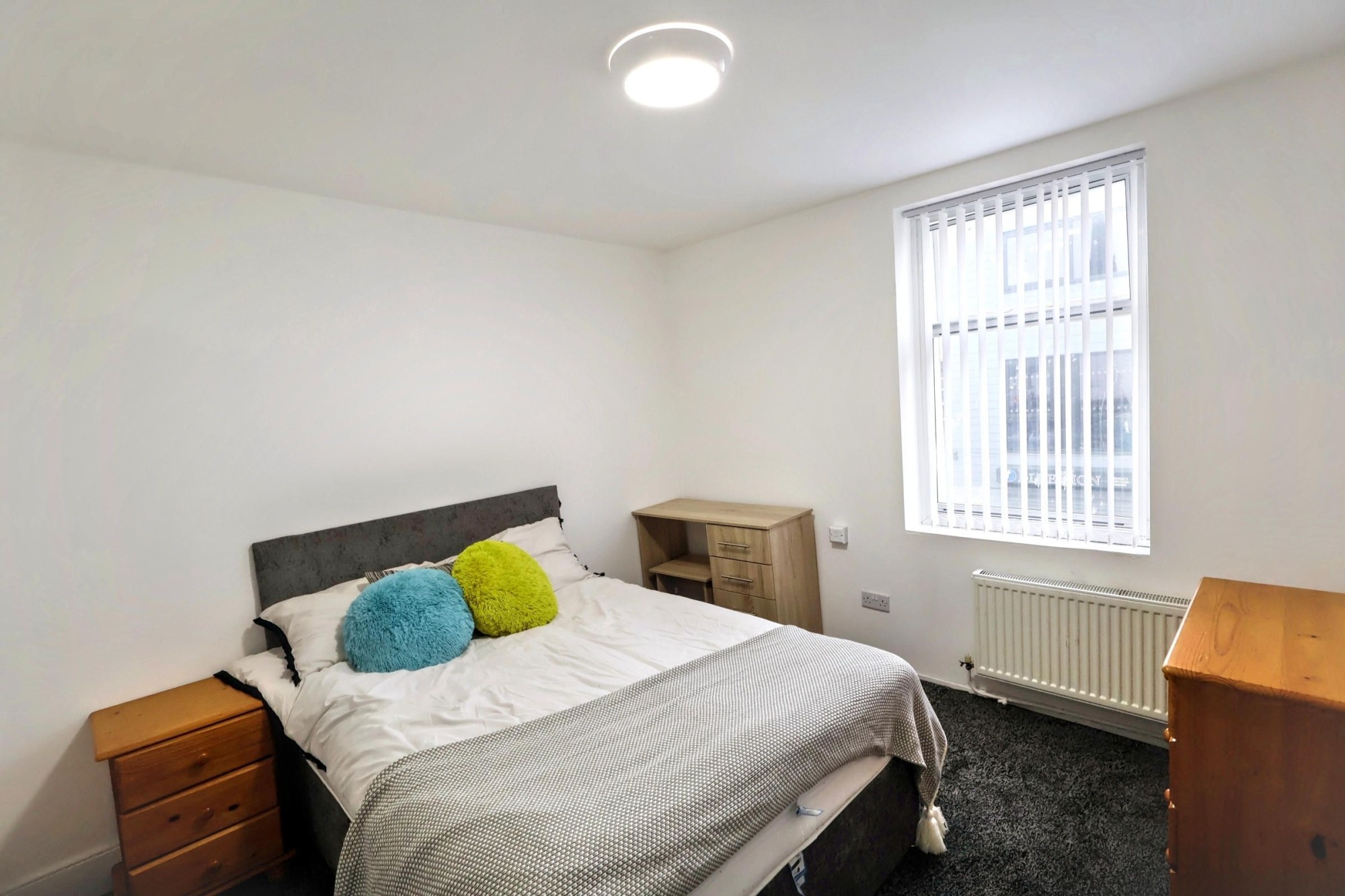 Room 6 image 2