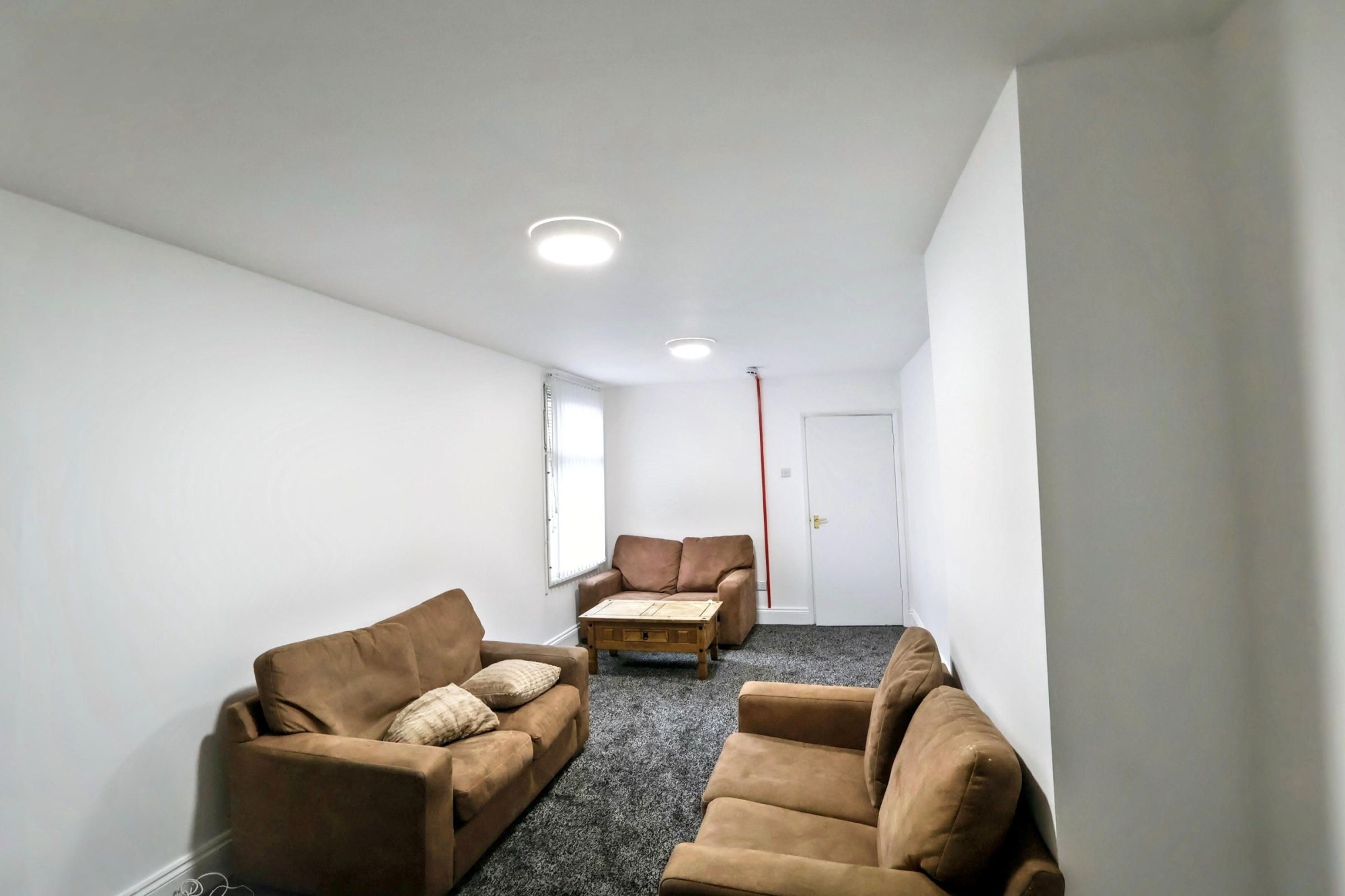 Room 6 image 14
