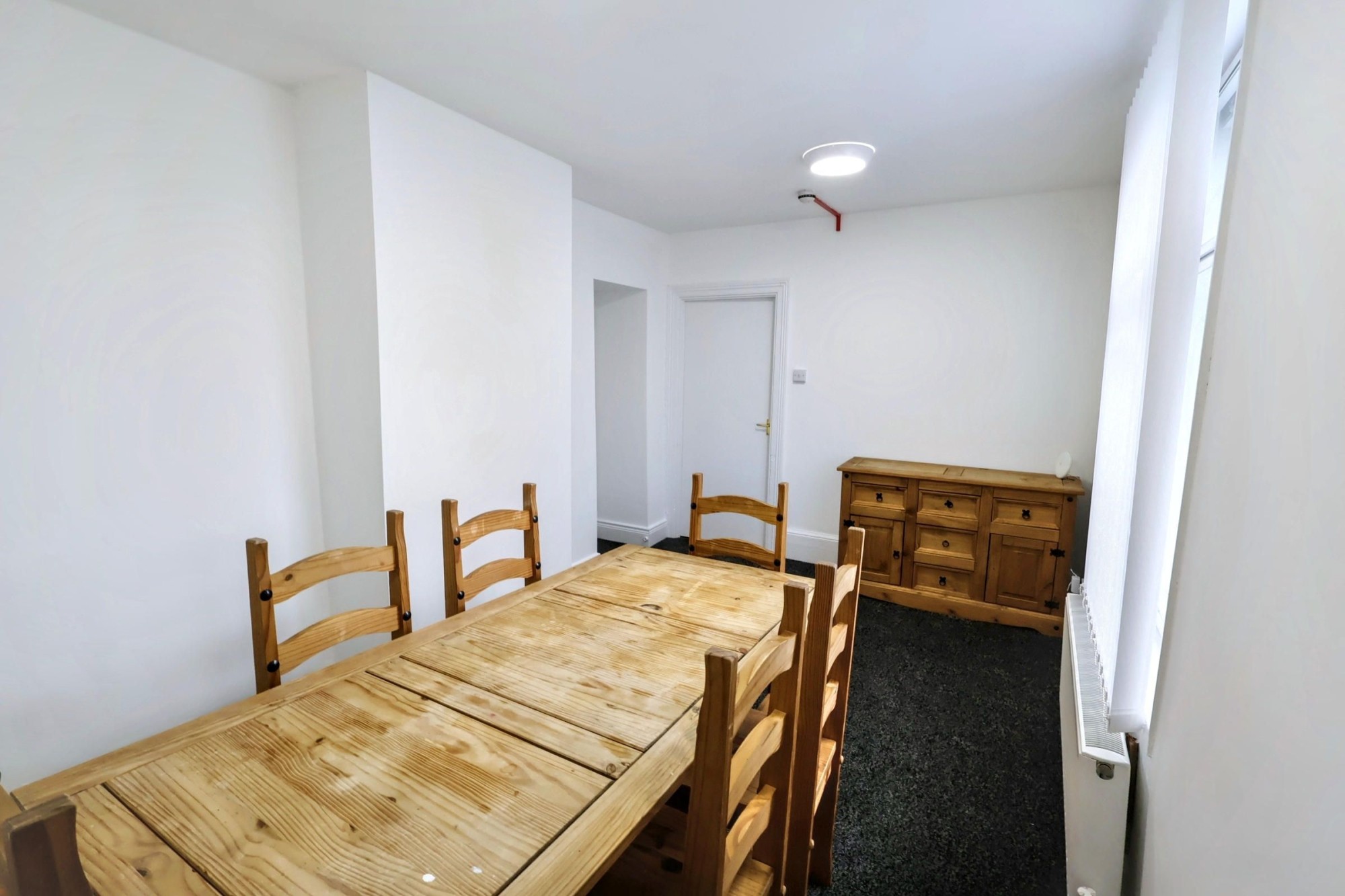 Room 6 image 17