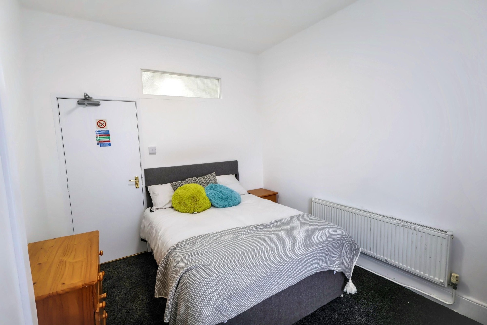 Room 6 image 5