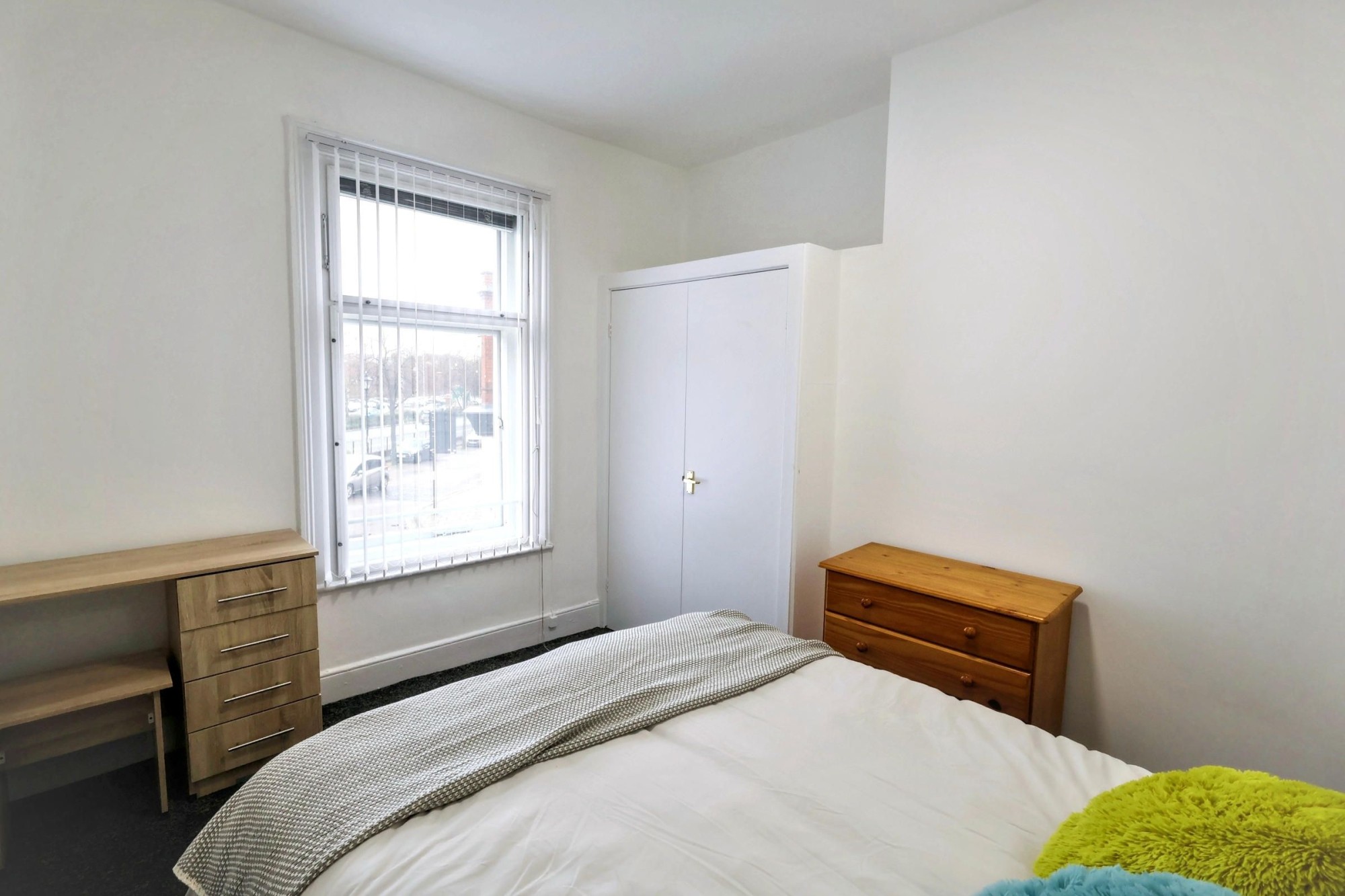 Room 6 image 6