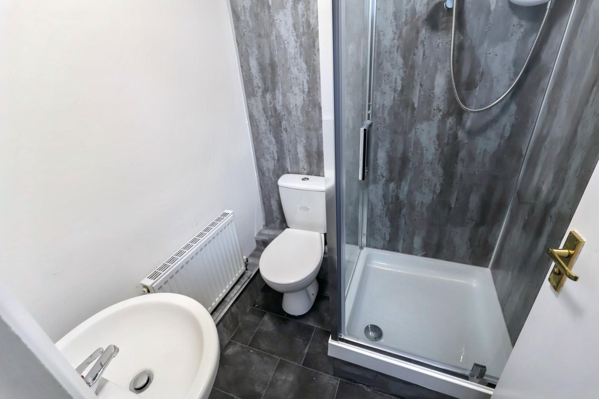 Room 6 image 9