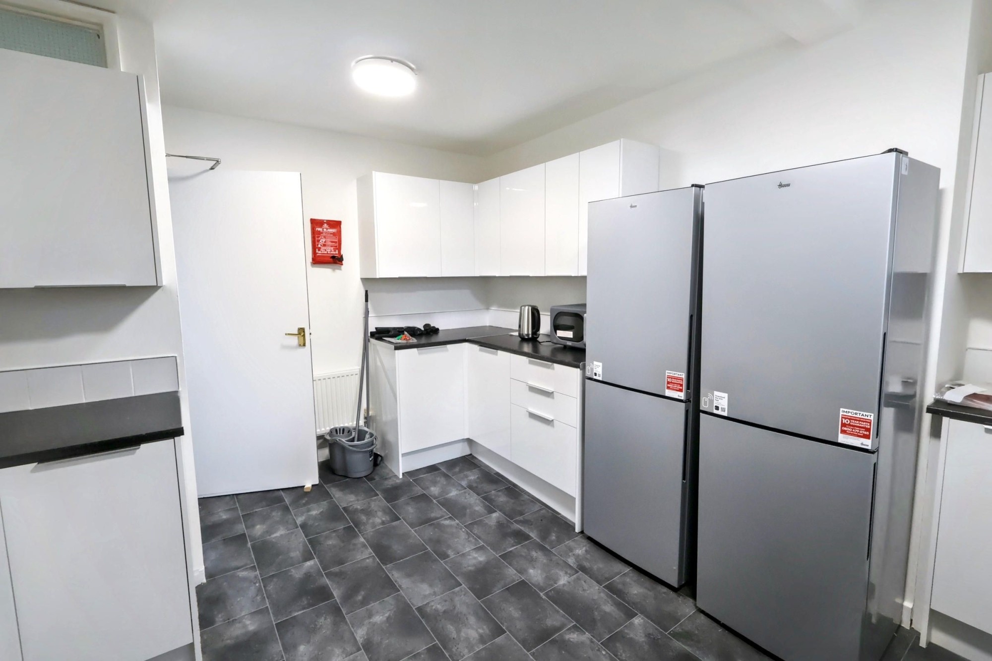 Room 6 image 10