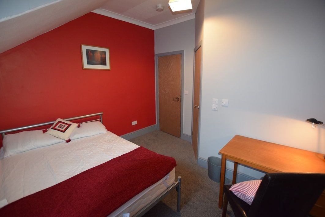 Room 1 image 9