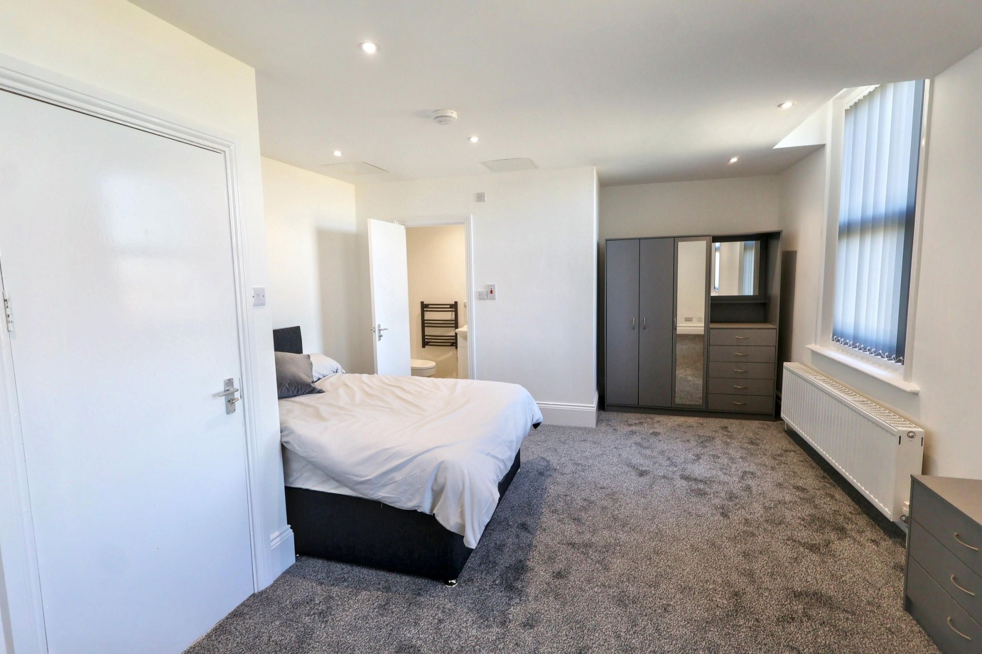 Room 2 Hylton Road  image 1