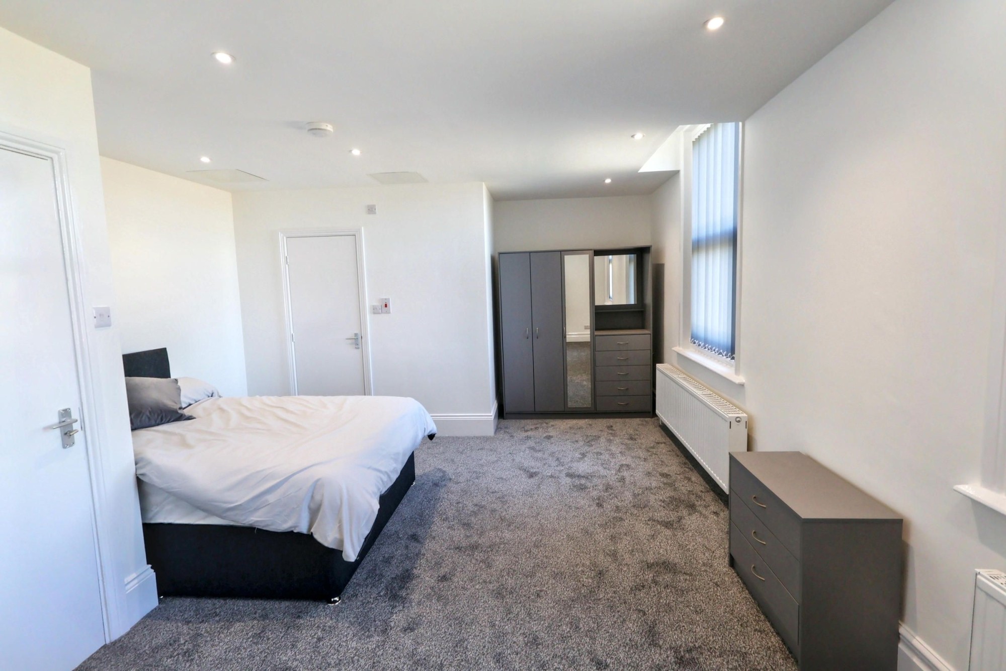 Room 2 Hylton Road  image 3