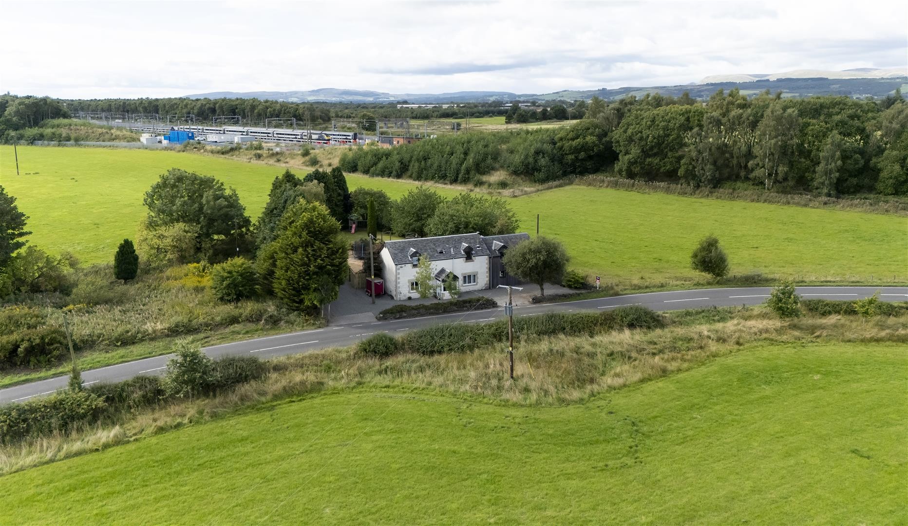Loch Cottage  G66 5LA image 42