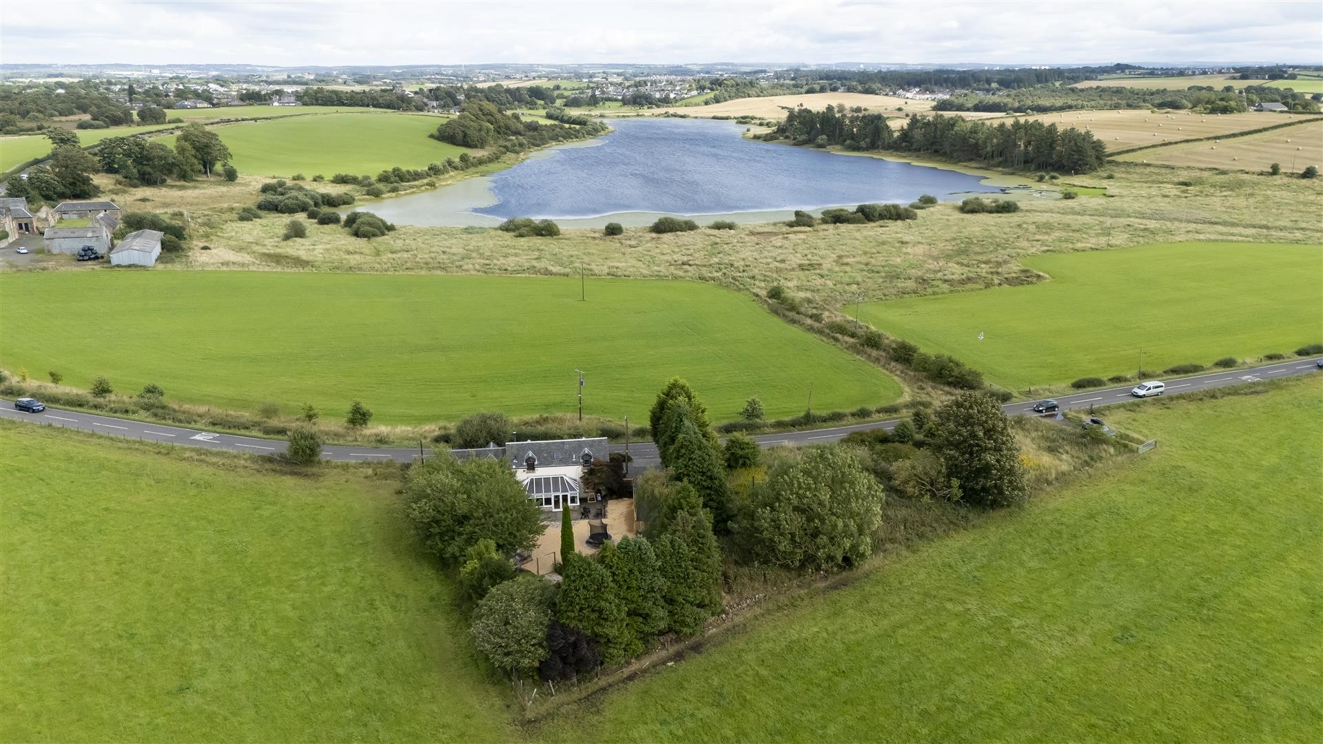 Loch Cottage  G66 5LA image 45