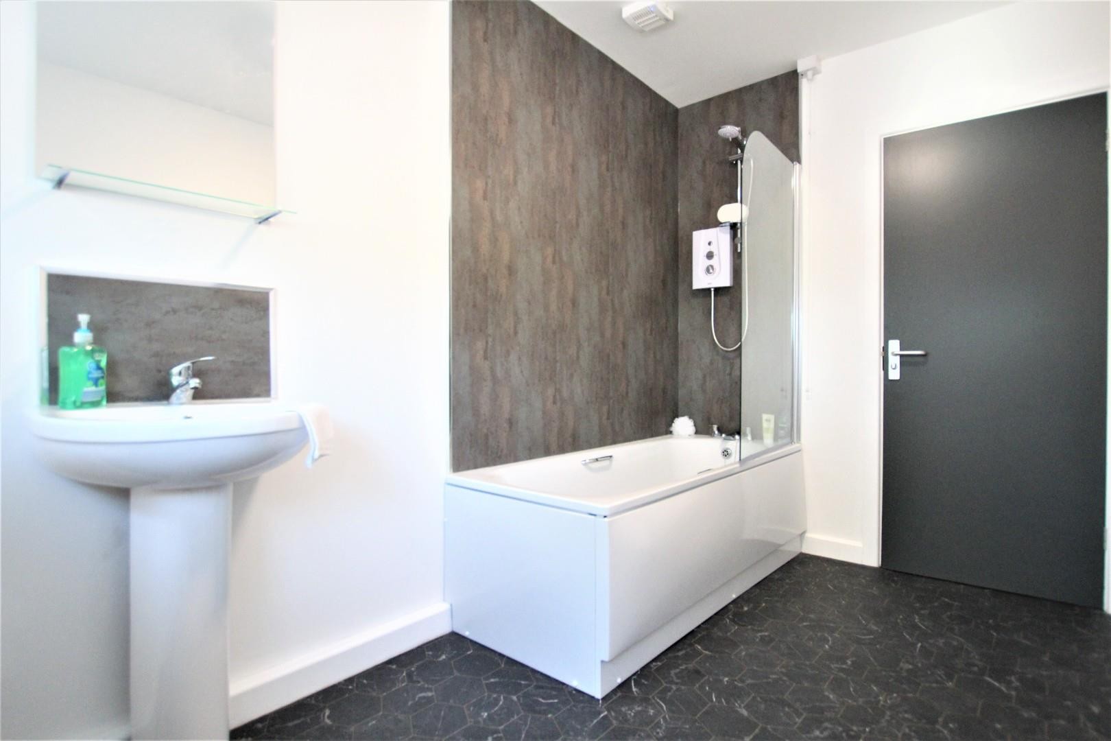 Room 20, Kenilworth Drive, Ilkeston, Derby, DE7 image 3
