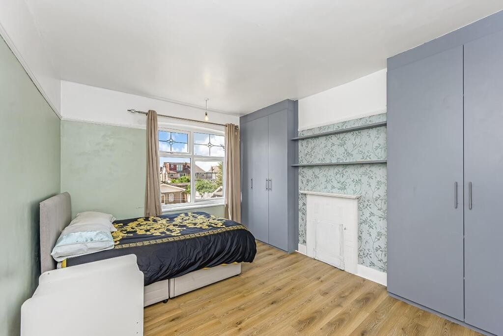 Old Church Road, London image 12