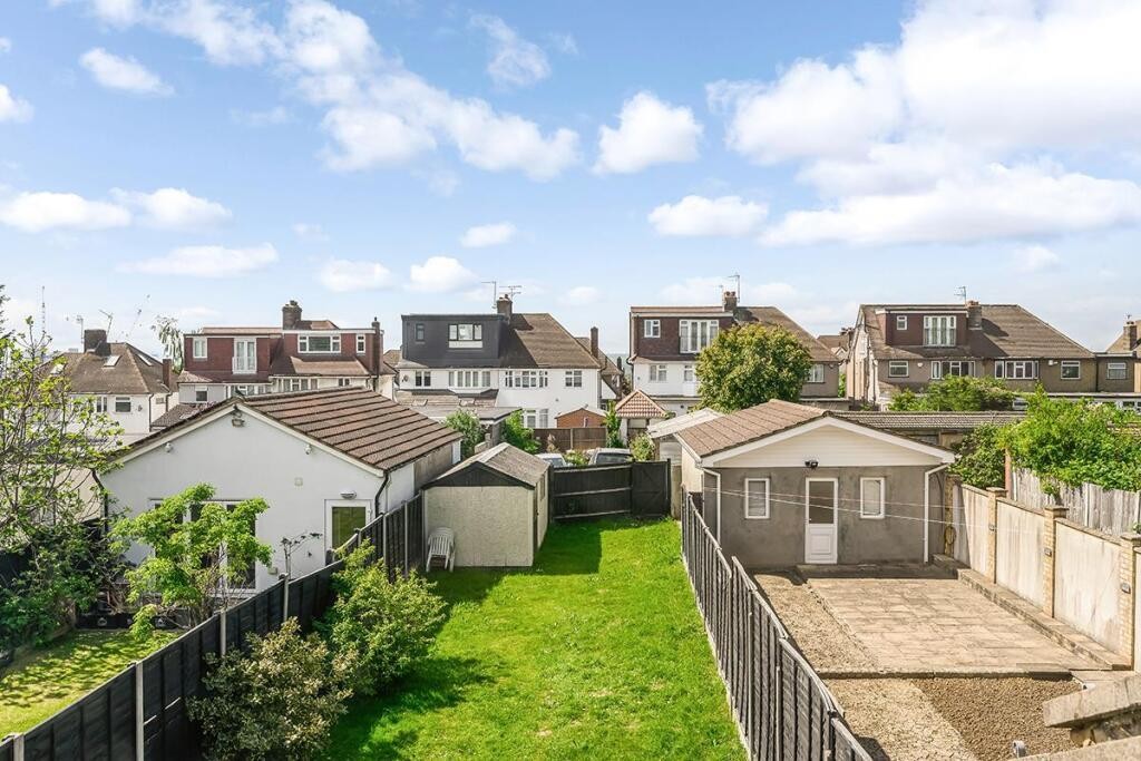 Old Church Road, London image 18
