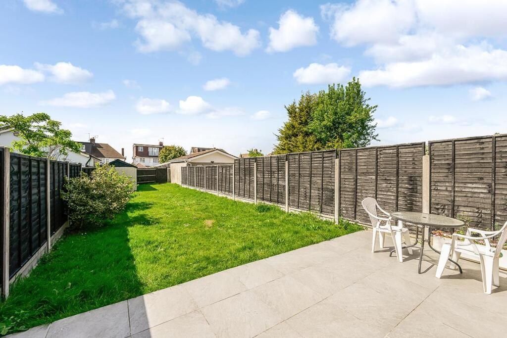 Old Church Road, London image 19