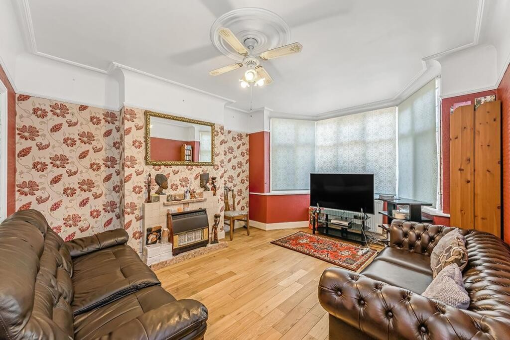 Old Church Road, London image 3