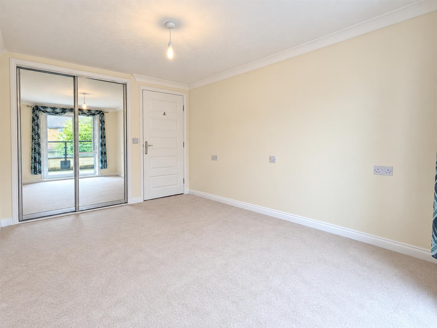 King Henry Lodge, Hall Lane image 5