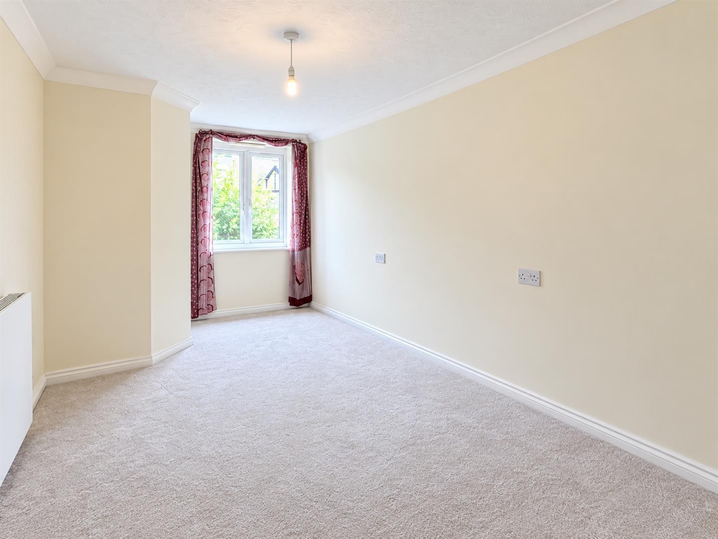 King Henry Lodge, Hall Lane image 6