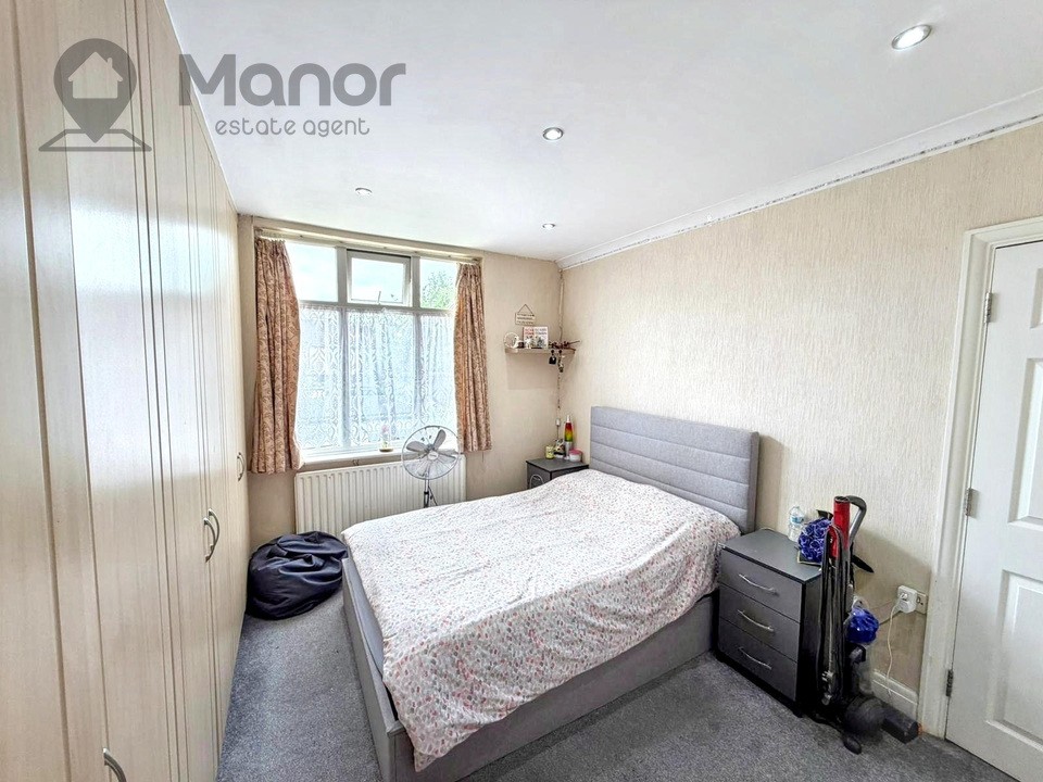Westrow Drive, Barking, IG11 9BS image 11