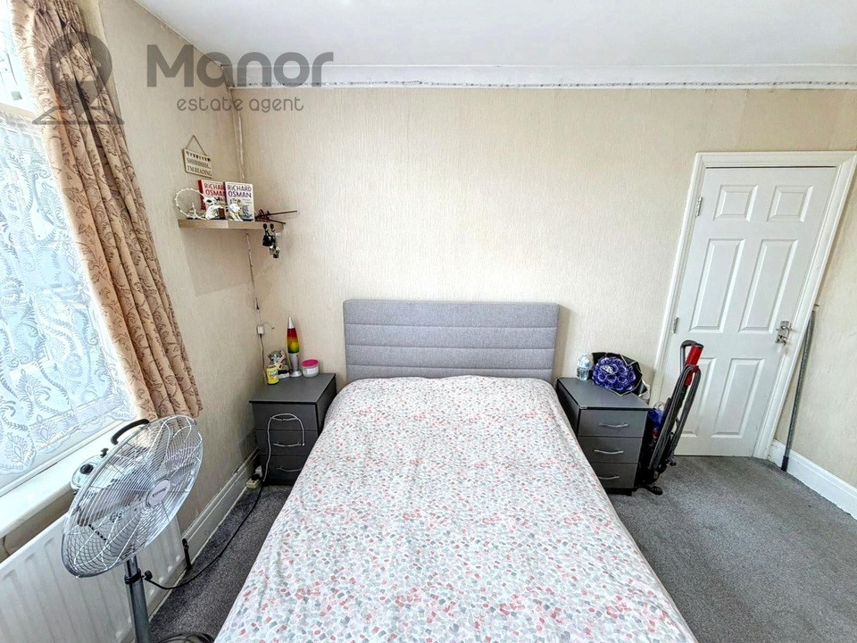 Westrow Drive, Barking, IG11 9BS image 12
