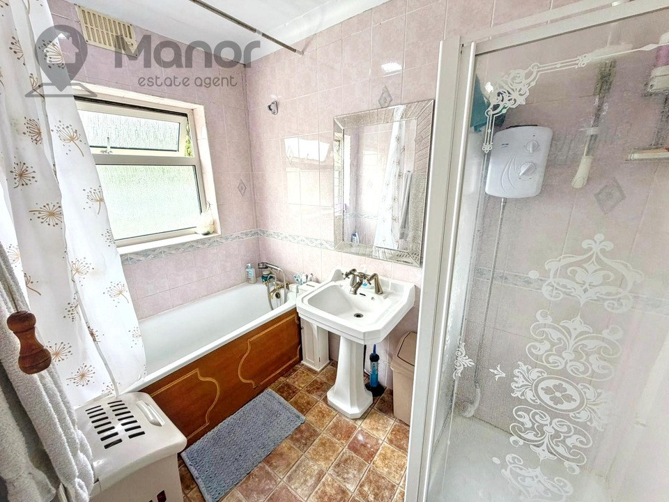 Westrow Drive, Barking, IG11 9BS image 13