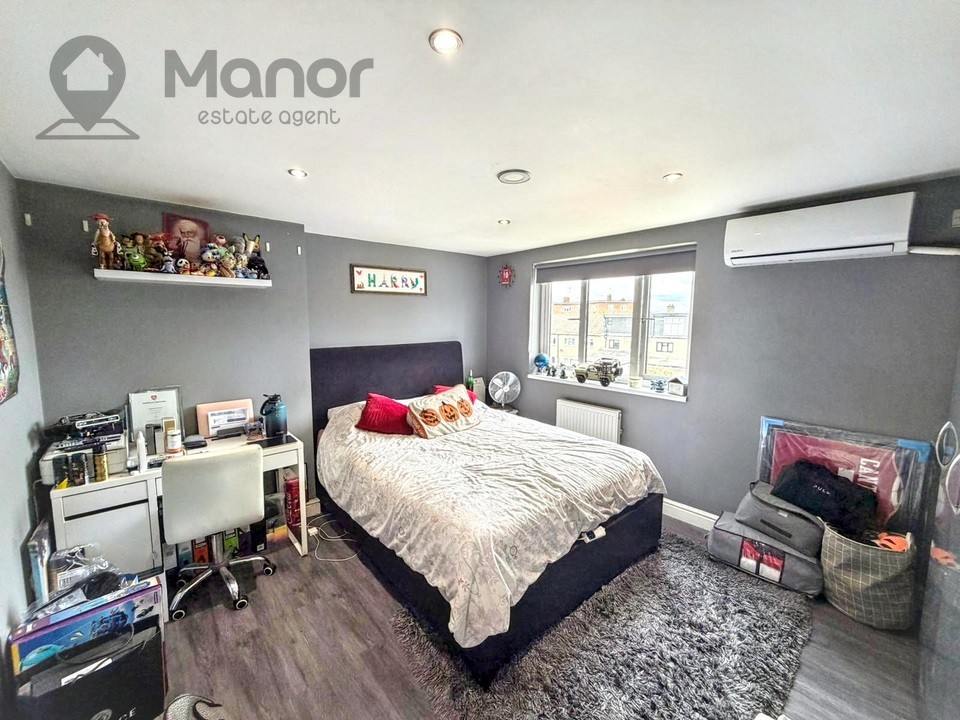 Westrow Drive, Barking, IG11 9BS image 17