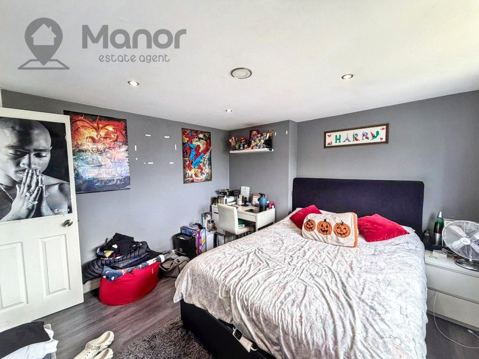 Westrow Drive, Barking, IG11 9BS image 20