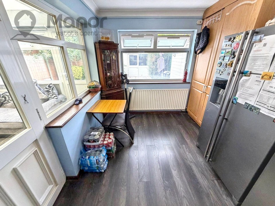 Westrow Drive, Barking, IG11 9BS image 4