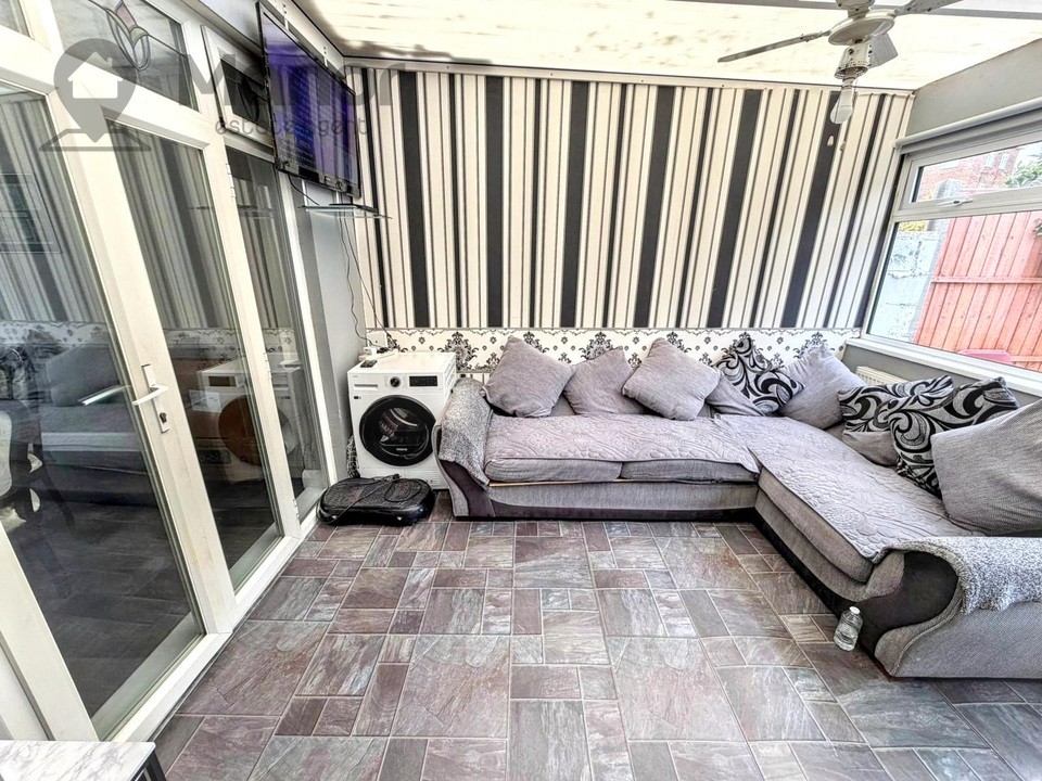 Westrow Drive, Barking, IG11 9BS image 5