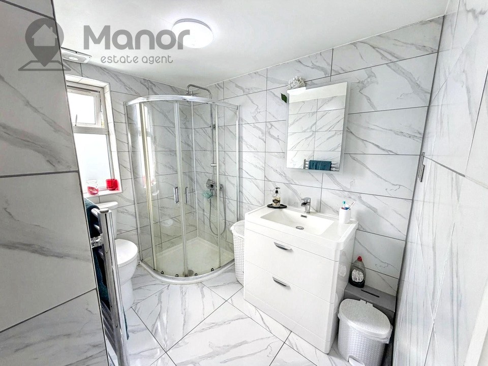 Westrow Drive, Barking, IG11 9BS image 6