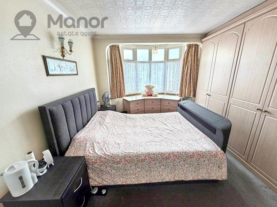 Westrow Drive, Barking, IG11 9BS image 8