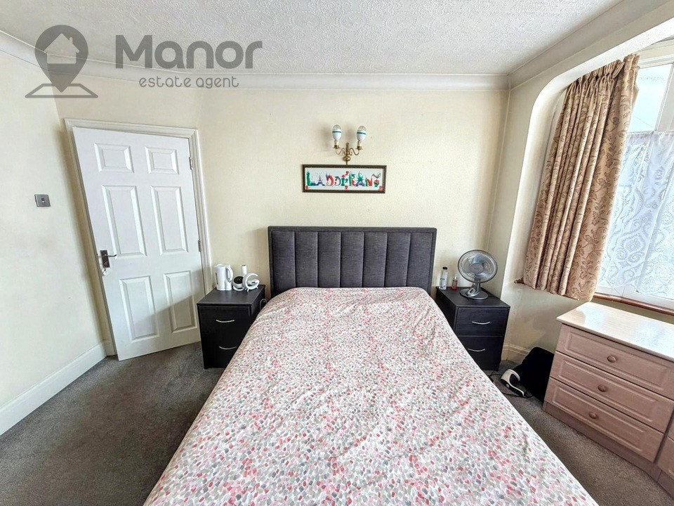 Westrow Drive, Barking, IG11 9BS image 9