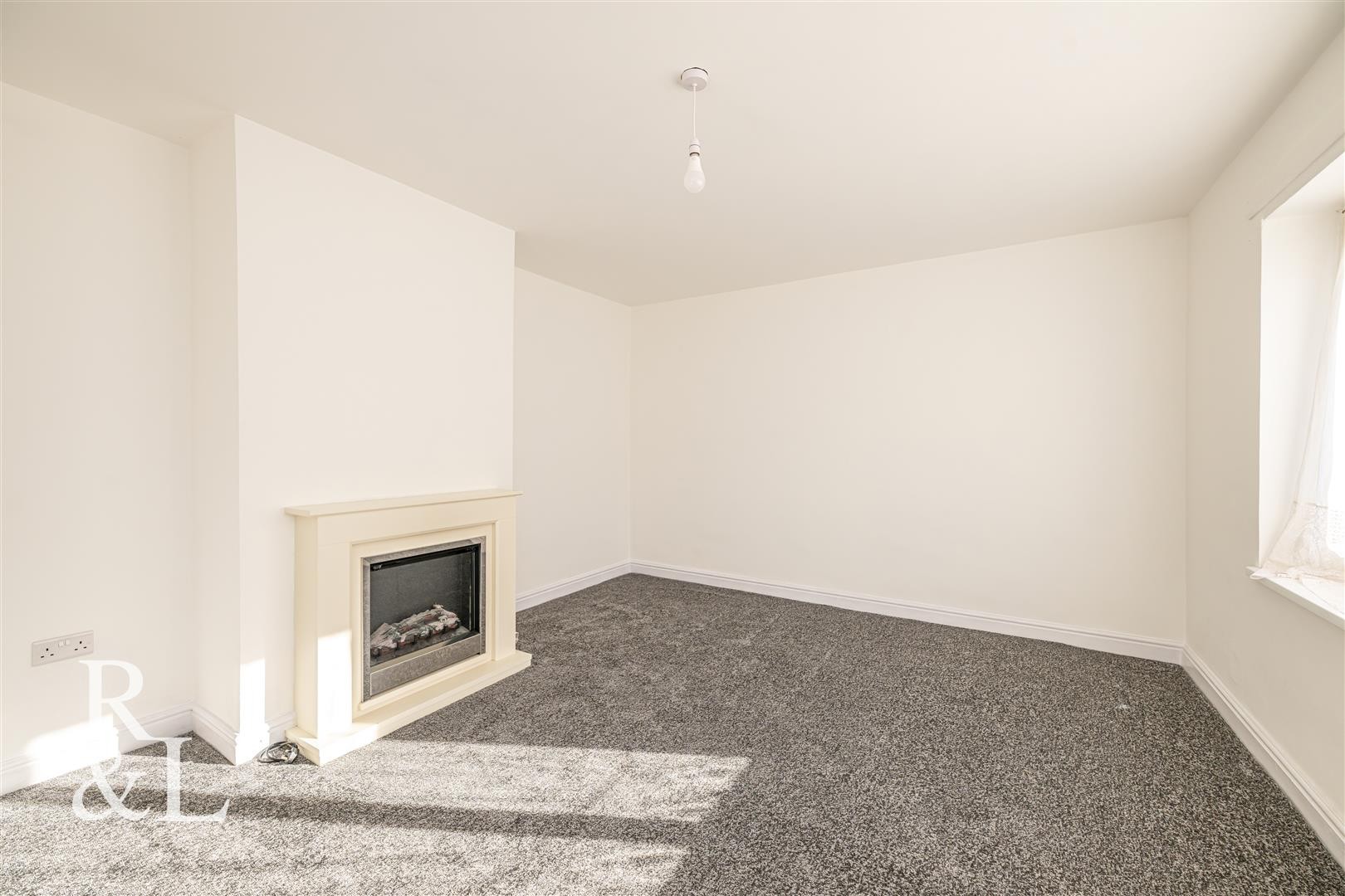 Westcroft Avenue, Underhill, Wolverhampton image 4