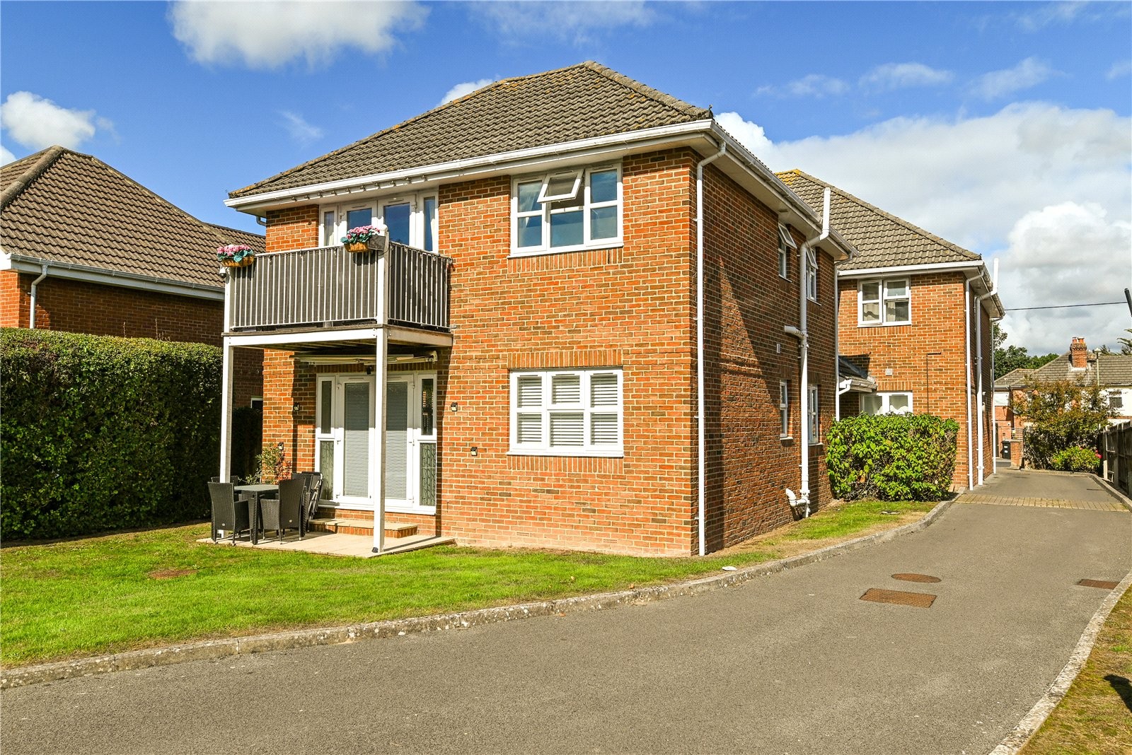 Manor Road, New Milton, Hampshire image 1