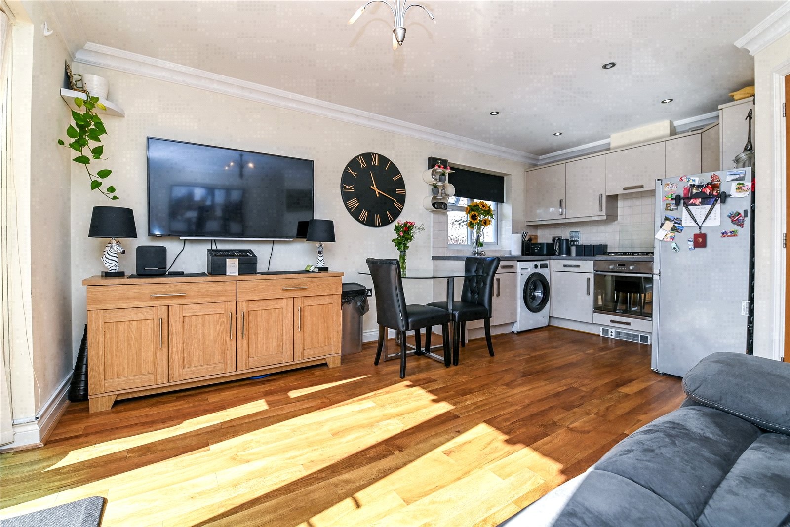 Manor Road, New Milton, Hampshire image 2
