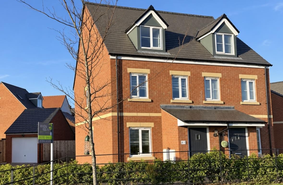 CHAIN FREE - Woodpecker Drive, Rothwell, Kettering image 1