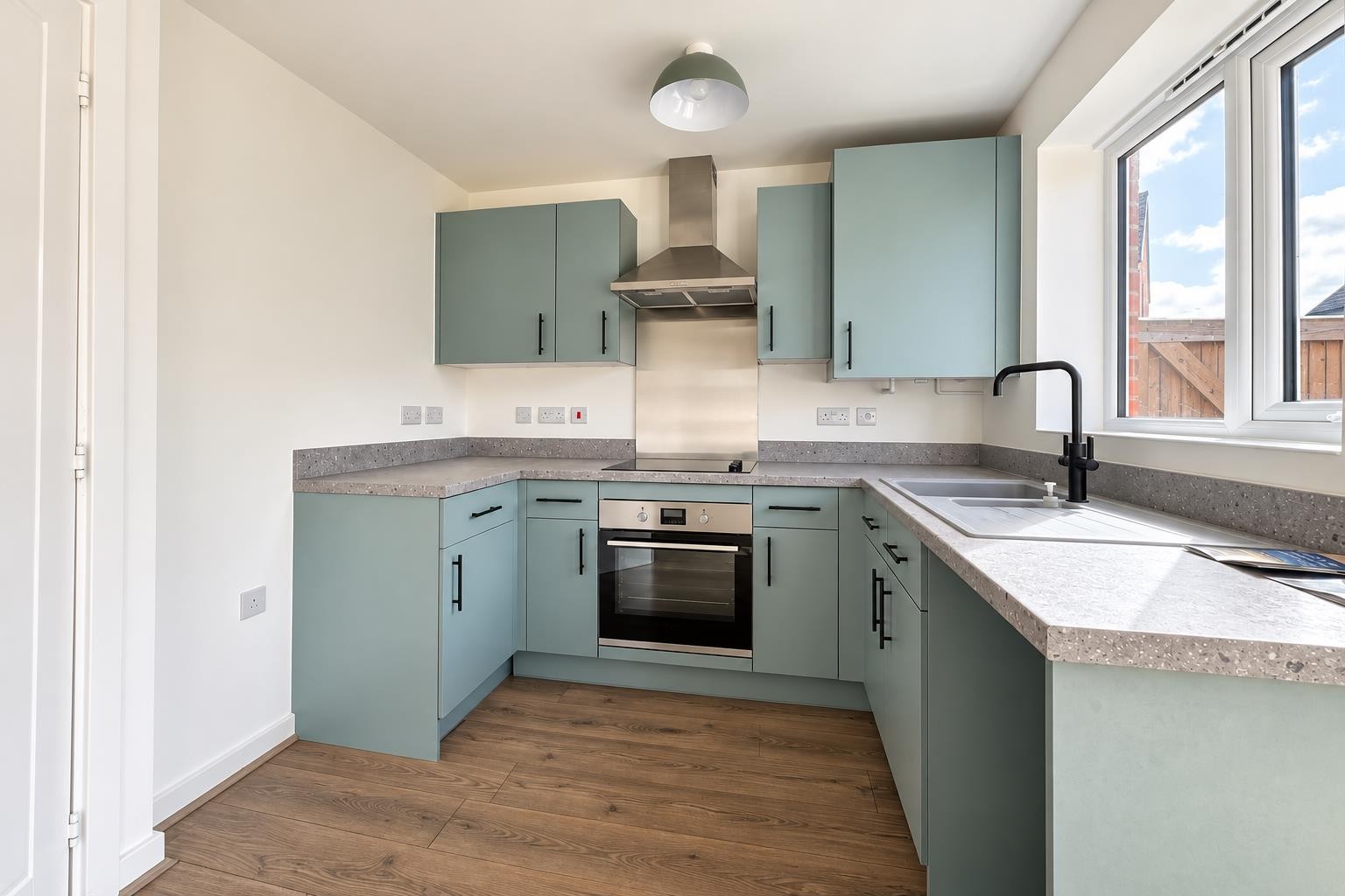 CHAIN FREE - Woodpecker Drive, Rothwell, Kettering image 5