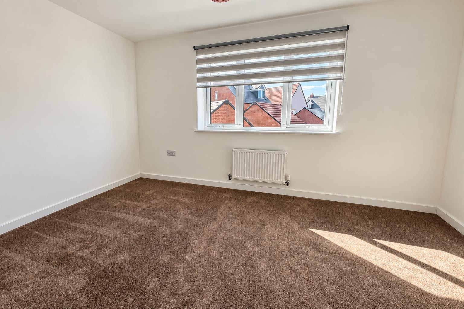 CHAIN FREE - Woodpecker Drive, Rothwell, Kettering image 9